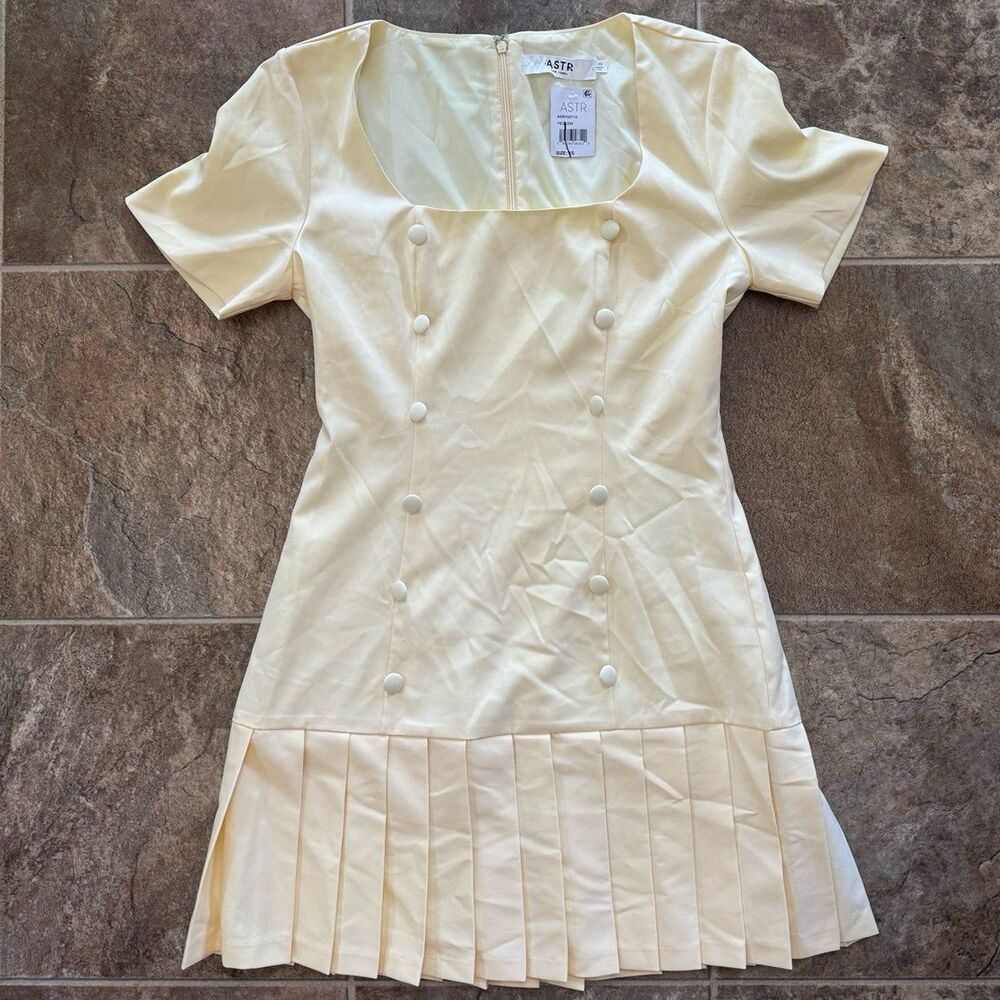 ASTR The Label Pleated Button Mini Dress Yellow Size XS - Picture 4 of 11